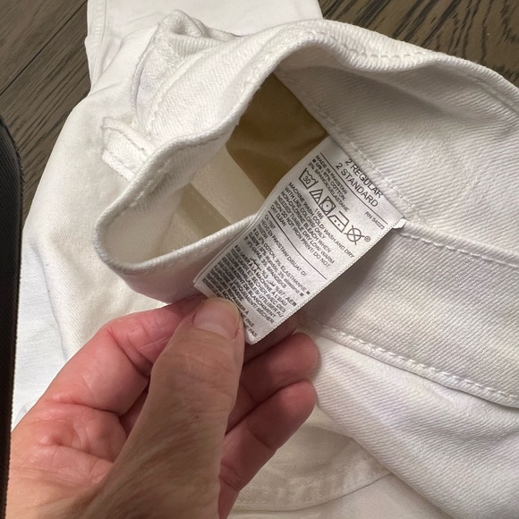 Old navy cropped ripped Jean - Picture 3 of 4